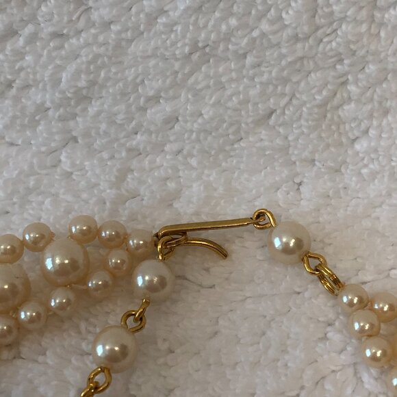 Faux Pearl Necklace with Clasp - Picture 4 of 7